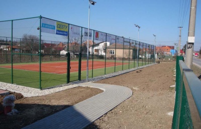 Teniszpálya bekerítése